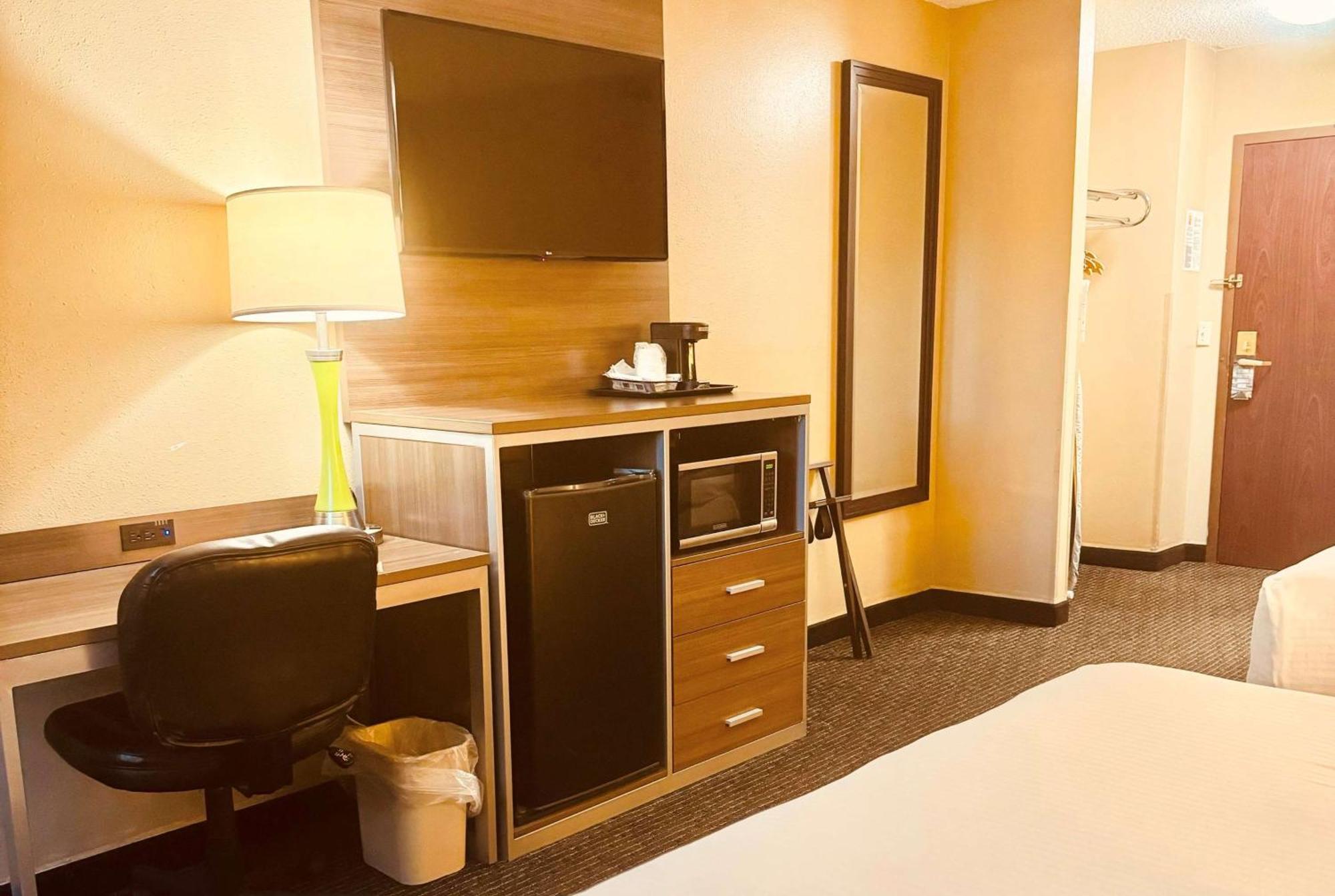 Hotel Super 8 By Wyndham St Charles Saint Charles Zewnętrze zdjęcie